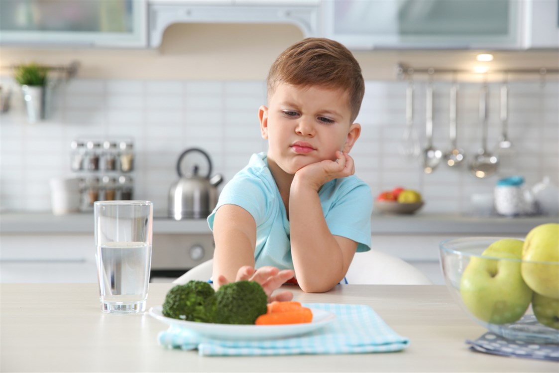 طريقة التعامل مع رفض الطفل للاكل